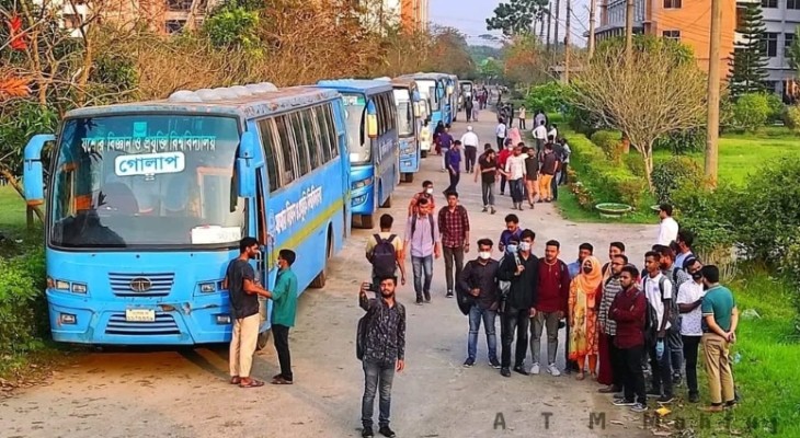 শিক্ষার্থীদের নিরাপদে রেলস্টেশনে পৌঁছে দিচ্ছে যবিপ্রবির পরিবহন দপ্তর, প্রশংসায় শিক্ষার্থীরা